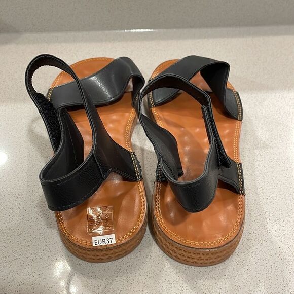 SHEIN Flat Sandal with Black Straps and Brown Sole NWT Never Worn Excellent Con… - Picture 4 of 6